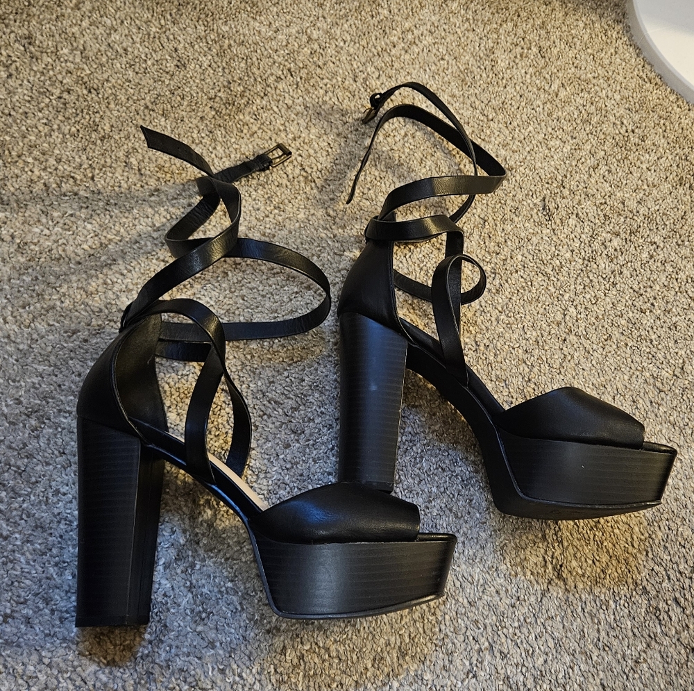 Just Fab Elegant Black Platform Heels